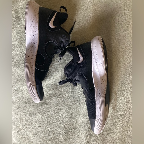 Nike white and black sneakers. - Picture 1 of 8